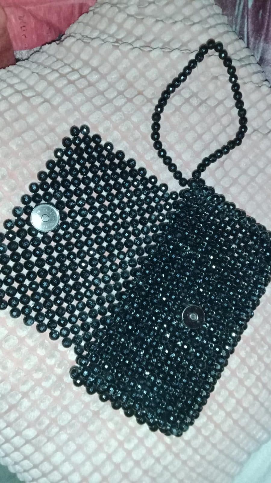 Schwarze HandyPerlentasche mit Kettenhenkel